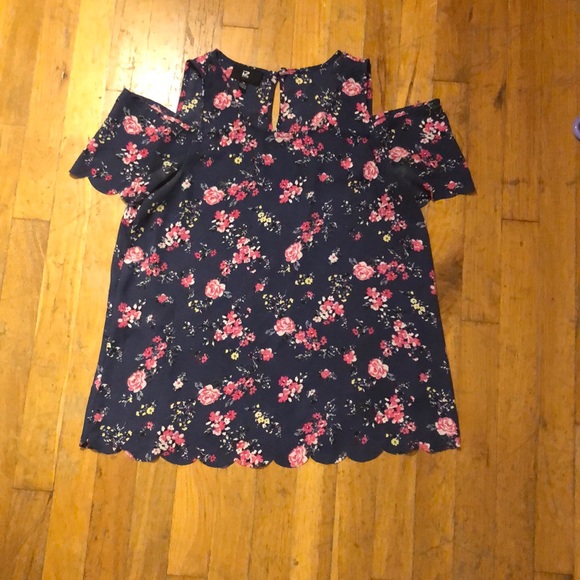 Exposed shoulder shirt - Picture 2 of 2